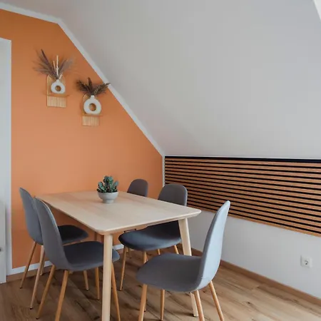 Quiet Courtyard Altstadt - 3br & Free Parking By Hero Homes Appartement *