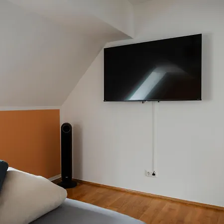 Quiet Courtyard Altstadt - 3br & Free Parking By Hero Homes Appartement Graz