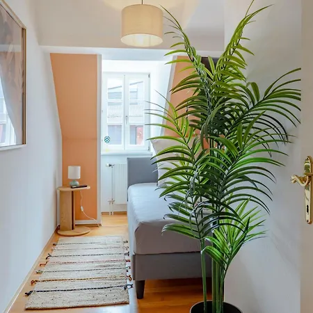 Quiet Courtyard Altstadt - 3br & Free Parking By Hero Homes