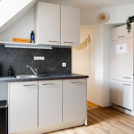 Quiet Courtyard Altstadt - 3br & Free Parking By Hero Homes Graz
