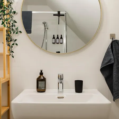 Quiet Courtyard Altstadt - 3br & Free Parking By Hero Homes Appartement Graz