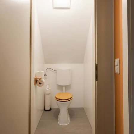 Quiet Courtyard Altstadt - 3br & Free Parking By Hero Homes Appartement