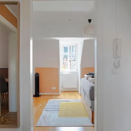 Quiet Courtyard Altstadt - 3br & Free Parking By Hero Homes Appartement *
