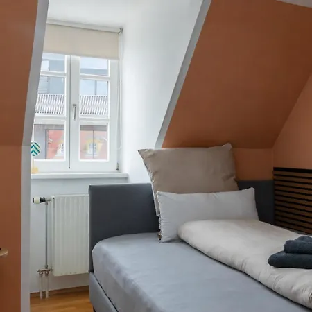 Quiet Courtyard Altstadt - 3br & Free Parking By Hero Homes Appartement *